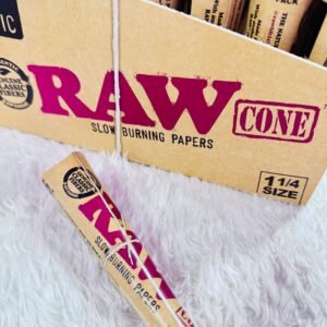 Raw - Natural 3 Cones King Size Por Paquete | 32 Paquete Por Caja |