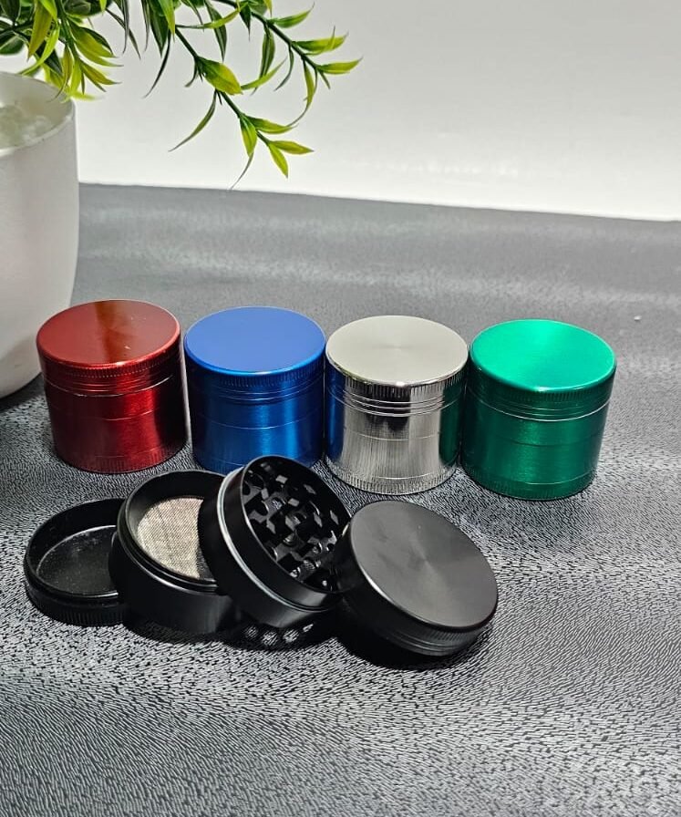 Grinder De Metal – Chico Diametro 40*38mm Cuatro Partes | Colores al azar| 12 Pieza x display