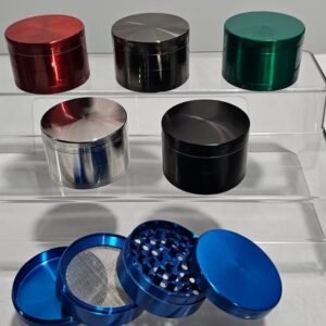 Grinder De Metal – Grande Diametro 6.3cm x 4.5cm Cuatro Partes | Colores al azar | 6 Piezas x Display