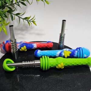 Nector Collector Silicon Con Puntilla de metal “Bee #2” | Color al azar |